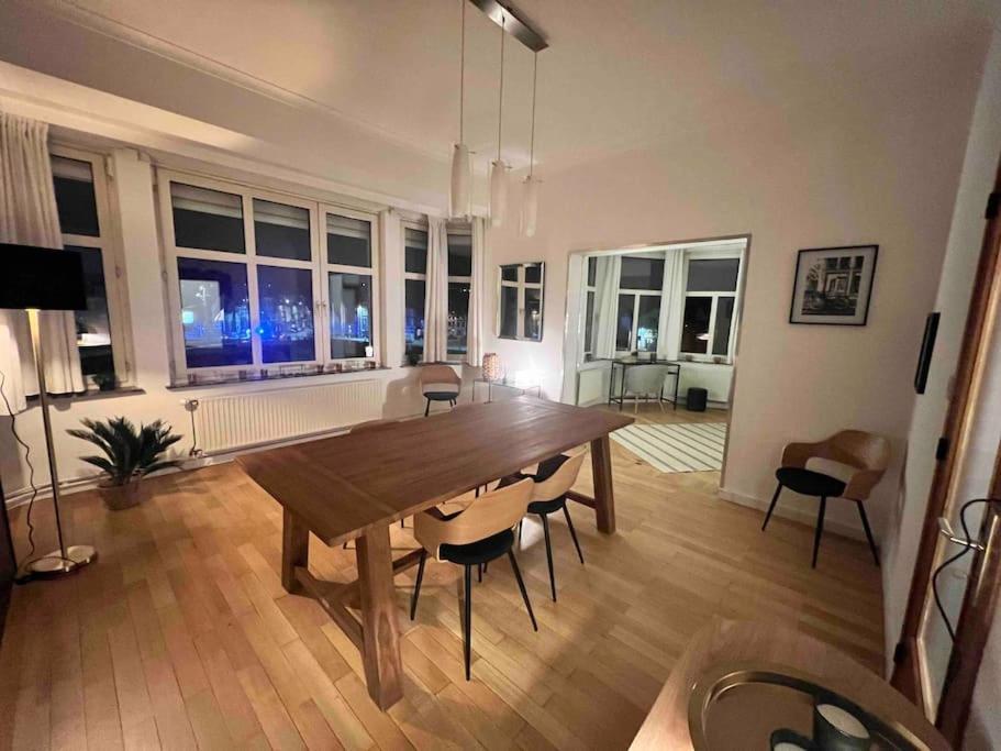 Bellevue - Grand Appartement Pour 5 Sur Les Quais De La Meuse Lüttich Exterior foto