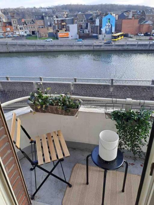 Bellevue - Grand Appartement Pour 5 Sur Les Quais De La Meuse Lüttich Exterior foto