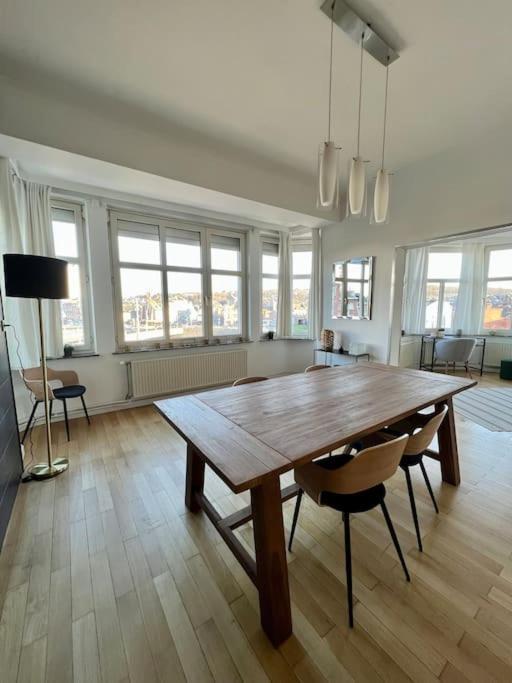 Bellevue - Grand Appartement Pour 5 Sur Les Quais De La Meuse Lüttich Exterior foto