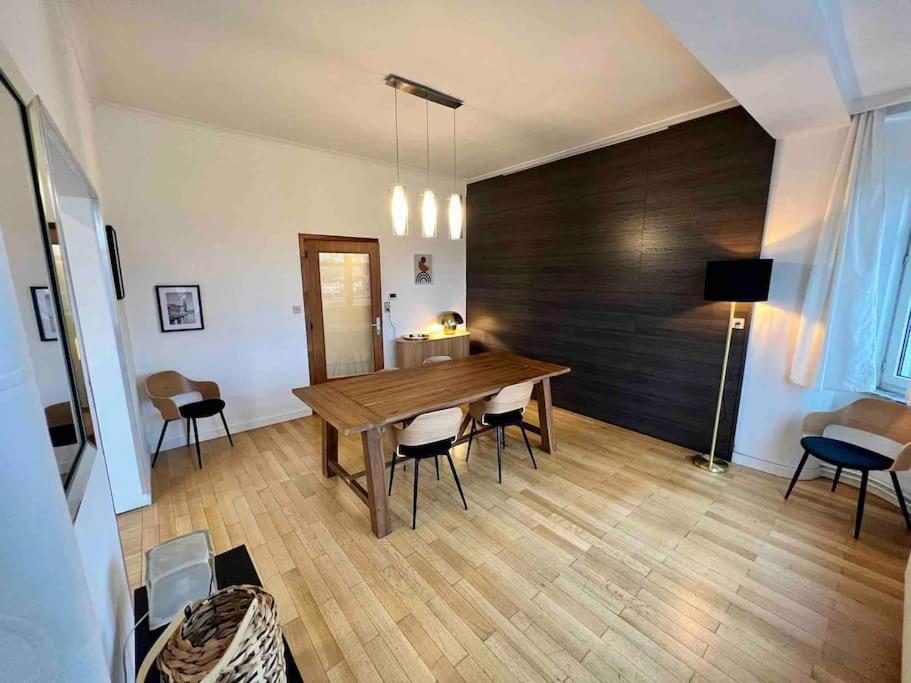 Bellevue - Grand Appartement Pour 5 Sur Les Quais De La Meuse Lüttich Exterior foto